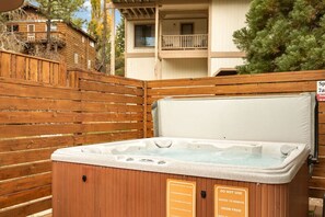 مغطس سبا خارجي