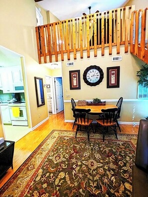 Dining - The Shell House at Horizon South, Private, Spacious 1 mile from Pier Park & more (Panama City Beach)