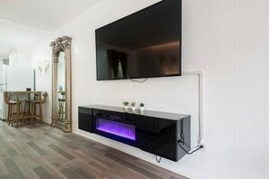 Interior - Bay Bliss: Luxurious Comfort with Stunning Views (San Diego)