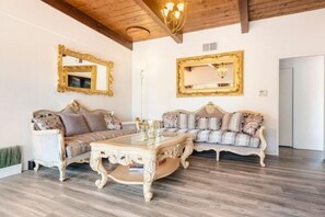 スマートテレビ、書庫、ステレオ