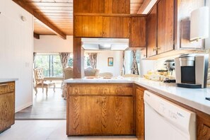 Fridge, microwave, oven, stovetop - Full Bay View Luxurious 3 Bed w Spa (San Diego)