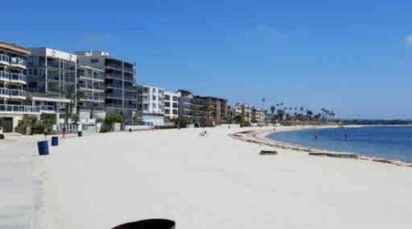 Beach nearby, sun-loungers, beach towels - Full Bay View Luxurious 3 Bed w Spa (San Diego)