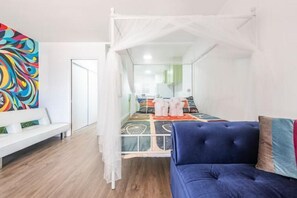 1 chambre, bureau, fer et planche à repasser, accès au Wi-Fi (inclus)
