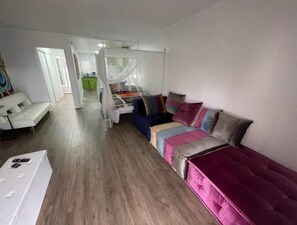 1 bedroom, desk, iron/ironing board, free WiFi - Bayside Chic: Stylish Oasis in a Spacious Studio
 (San Diego)