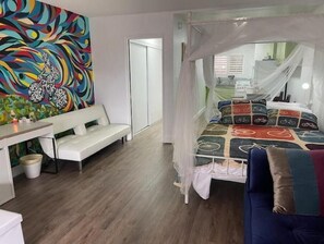 1 sovrum, skrivbord, strykjärn/strykbräda och gratis wi-fi