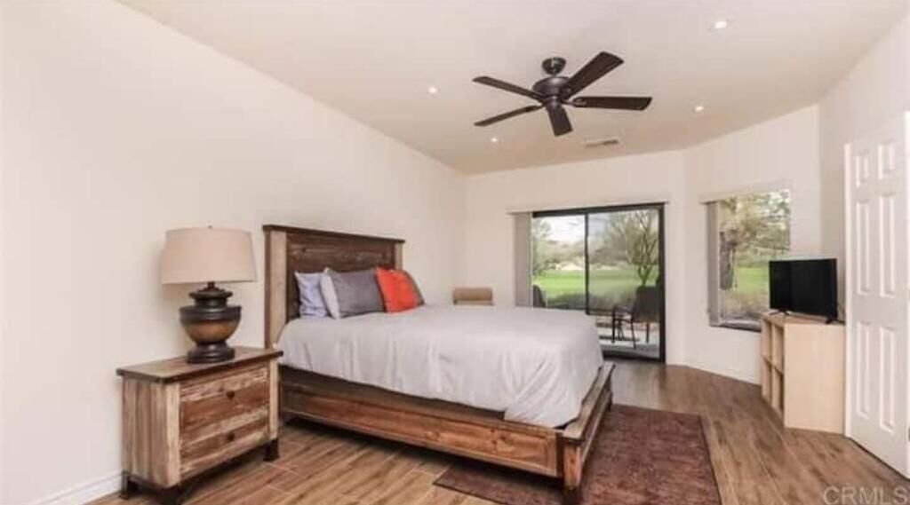 2 bedrooms, desk, iron/ironing board, travel crib