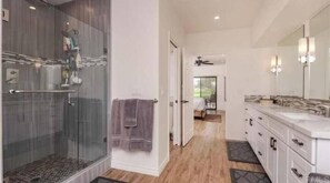 Hair dryer, towels, soap, shampoo - Modern, Luxurious Home on Rams Hill Golf Course (Borrego Springs)