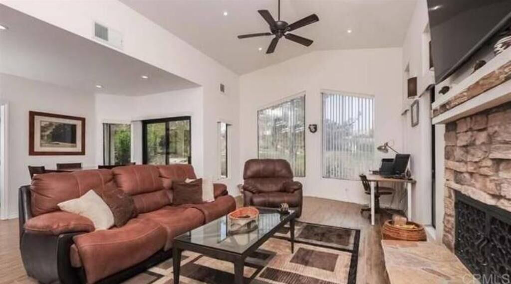 Smart TV, fireplace, stereo