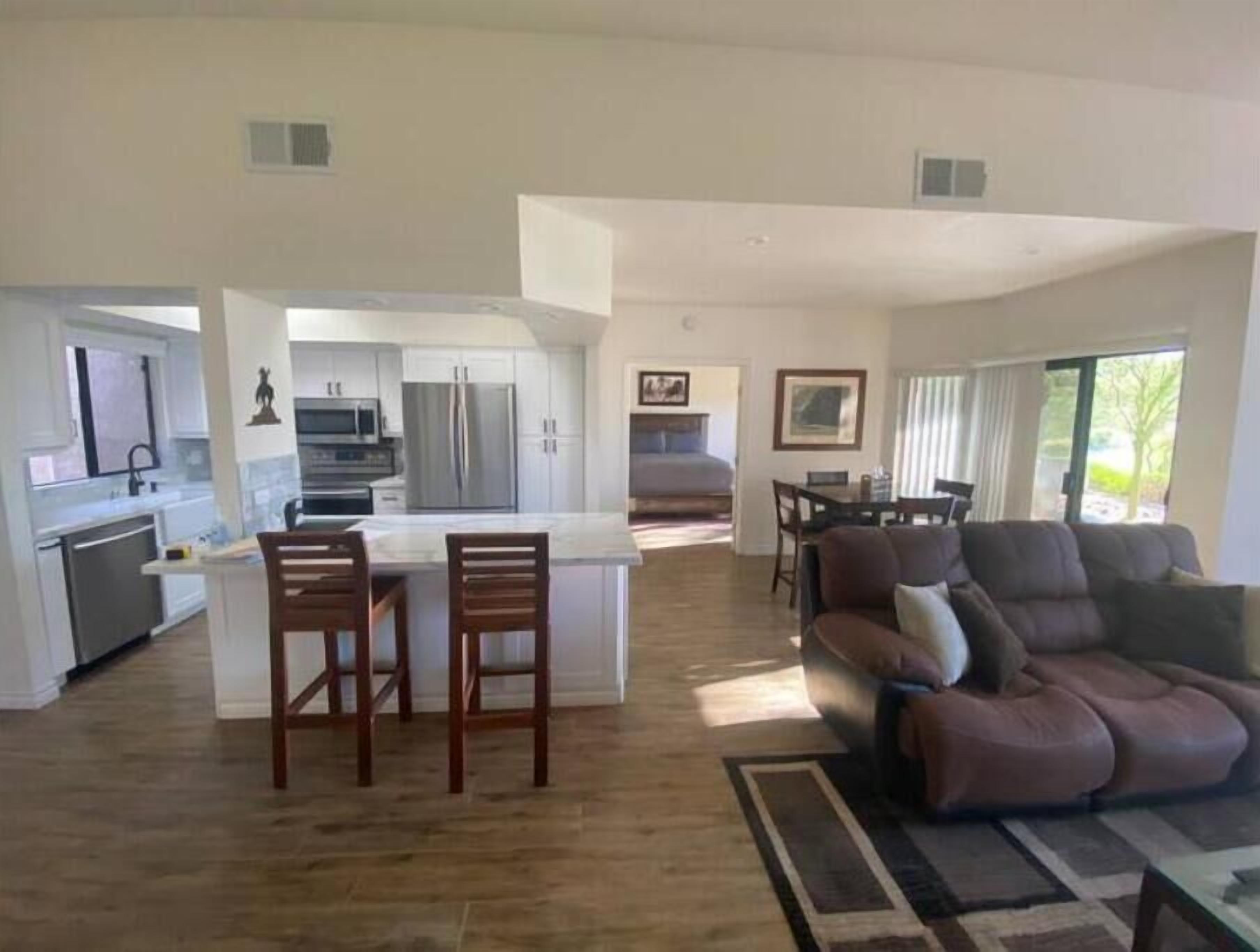 Smart TV, fireplace, stereo
