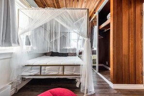 1 bedroom, desk, iron/ironing board, travel cot - Luxe Thai-Inspired Condo Steps to Beach w/ Parking (San Diego)