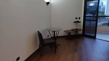 Apartamento básico | 1 quarto, escrivaninha, Wi-Fi de cortesia