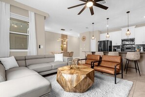 TV - 4 Bedrooms/ 3 Bathrooms/ Storey Lake (2947PL) (Kissimmee)