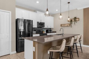 Fridge, microwave, oven, stovetop - 4 Bedrooms/ 3 Bathrooms/ Storey Lake (2947PL) (Kissimmee)