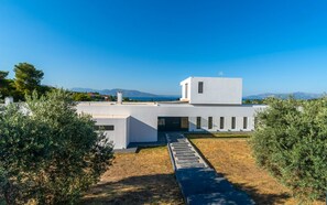 Exterior - Villa Karra - Four Bedroom Villa, Sleeps 8 (Agii Apostoli)