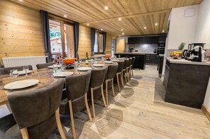 Dining - Sauna, terrace, balcony, fireplace or stove, parking, 230m², Châtel (Châtel)