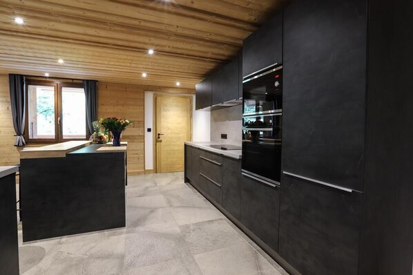 Fridge, microwave, oven, dishwasher - Sauna, terrace, balcony, fireplace or stove, parking, 230m², Châtel (Châtel)