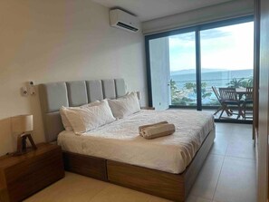 1 quarto, ferros/tábuas de passar roupa, roupa de cama