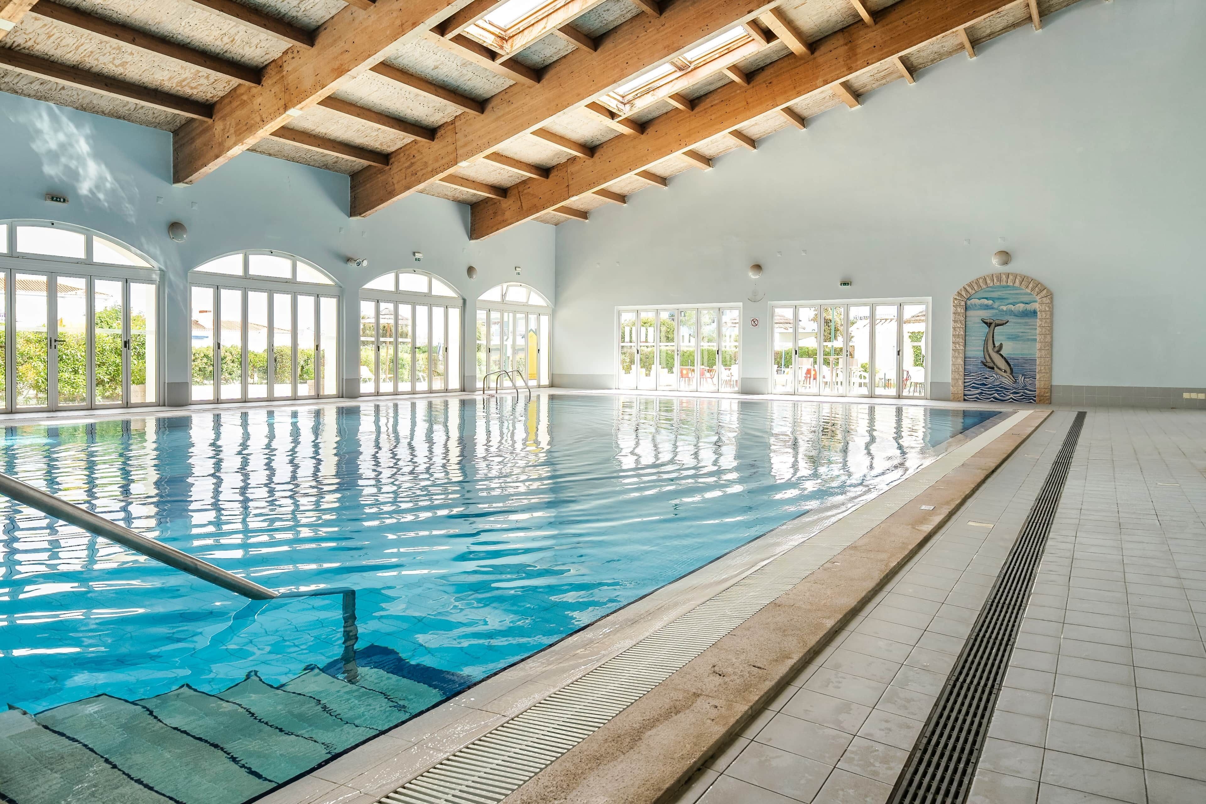 Piscina coperta, una piscina riscaldata