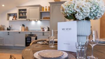 Kühlschrank, Ofen, Herdplatte, Geschirrspüler