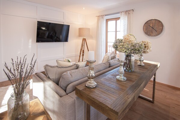 Smart TV, livros, videoteca