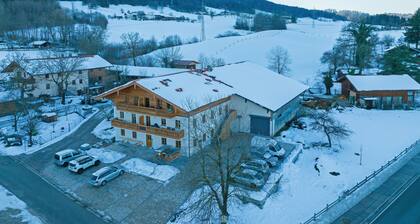 MY STAY Holiday home between Chiemsee beach & Kampenwand for up to 8 pers, 155sqm