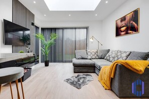 Smart-TV, stereoanlegg og kontorer