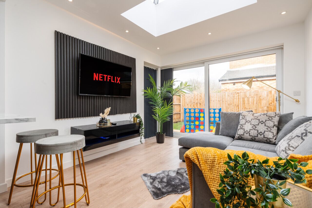 TV connectée, chaîne hi-fi, espaces bureaux