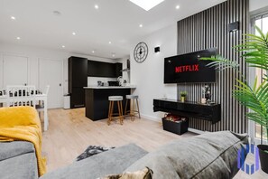 智能电视、立体声音响、办公室