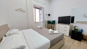 Habitación romántica | 1 habitación, ropa de cama de alta calidad y minibar