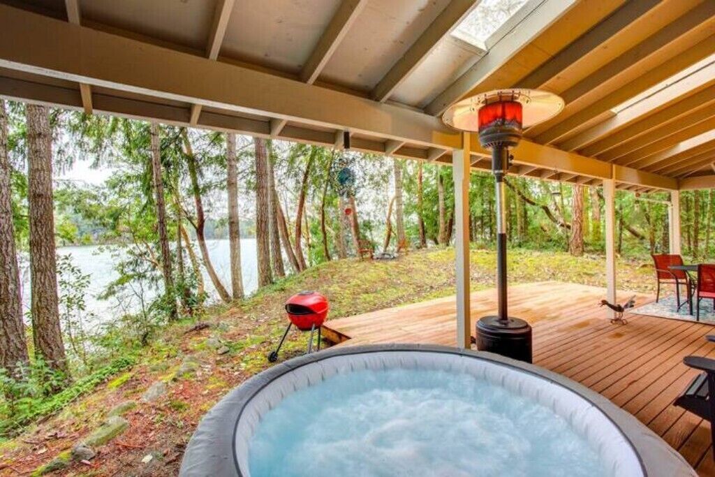 Lake Views w/Hot Tub+Pet Friendly