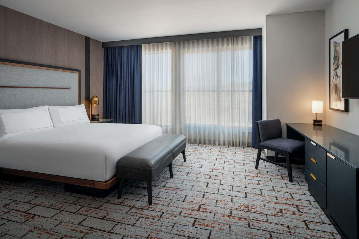 Premium bedding, in-room safe, laptop workspace, blackout curtains