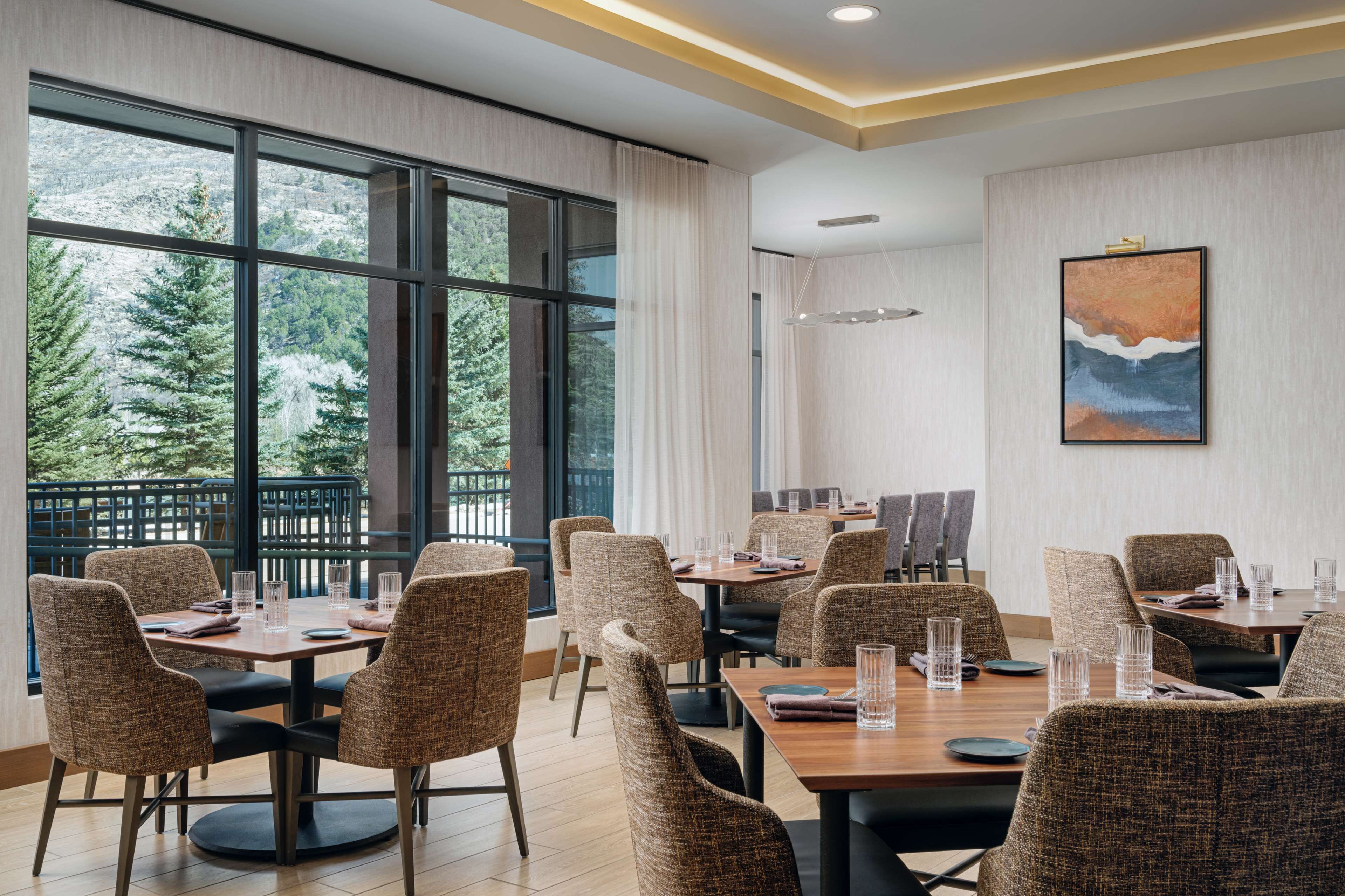 Frokost og middag serveres