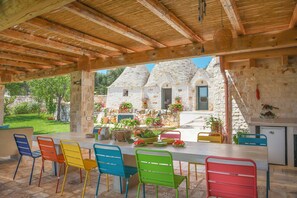 Outdoor dining - TD Trulli della Magnolia Trulli w/ Amazing Garden (Monopoli)