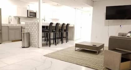 7 BR-Sleeps 15! Famous Lakefront by YouRent!