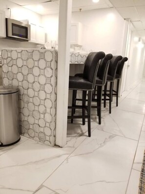 Apartemen Comfort | Dapur pribadi | Lemari es besar dan microwave