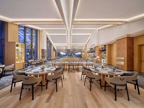 Daily self-service breakfast (CNY 158 per person) - DoubleTree by Hilton Changbaishan Hot Spring (Yanbian)