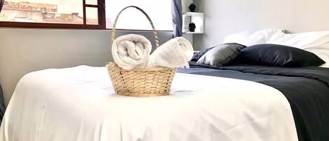 2 عدّة غرف نوم وواي فاي مجانًا وملاءات أسرّة