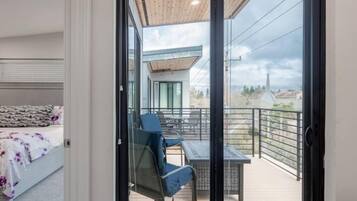 3 habitaciones, escritorio, tabla de planchar con plancha y wifi gratis