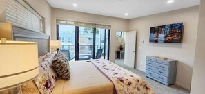 3 bedrooms, desk, iron/ironing board, free WiFi