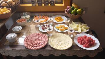 Café da manhã com buffet grátis todos os dias