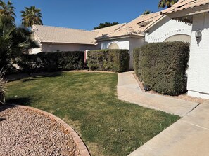 Property grounds - Serene Desert Escape with deep pool & spacious backyard (Chandler)