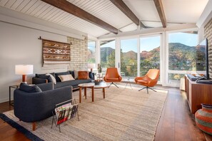 Smart TV, computer monitors, printers - Ridge-Top Retreat : MidCentury 3 BR / 3 Bath (Sedona)