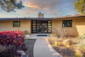 Exterior detail - Ridge-Top Retreat : MidCentury 3 BR / 3 Bath (Sedona)