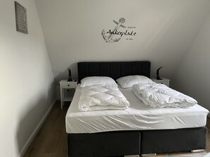 2 bedrooms, travel crib, WiFi, bed sheets - Vacation apartment Seeherz | Modern feel-good vacation apartment with large roof terrace (Büsum)