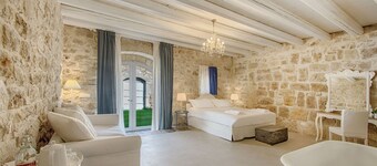 Villa in Ragusa with 12 bedrooms sleeps 23
