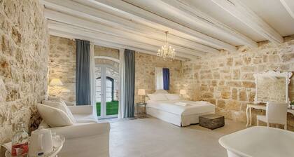 Villa in Ragusa with 12 bedrooms sleeps 23