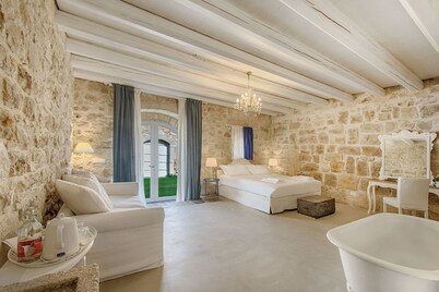 Villa in Ragusa with 12 bedrooms sleeps 23