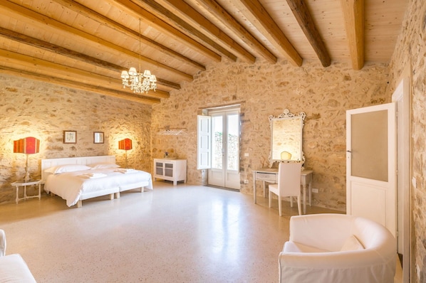 12 bedrooms, travel cot, free WiFi, wheelchair access