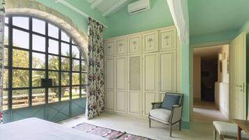 10 bedrooms, iron/ironing board, travel crib, free WiFi