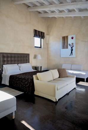 19 bedrooms, iron/ironing board, travel cot, free WiFi